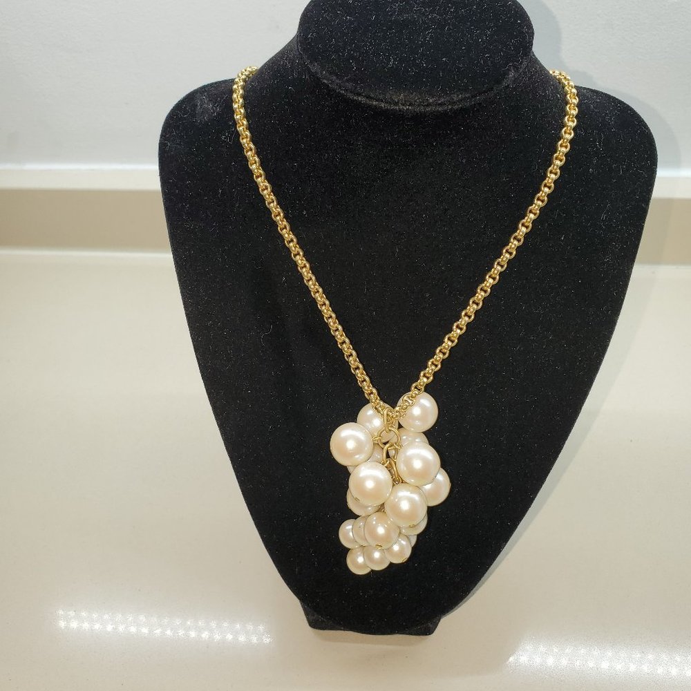 FAUX PEARL AND GOLD TONE LONG NECKLACE